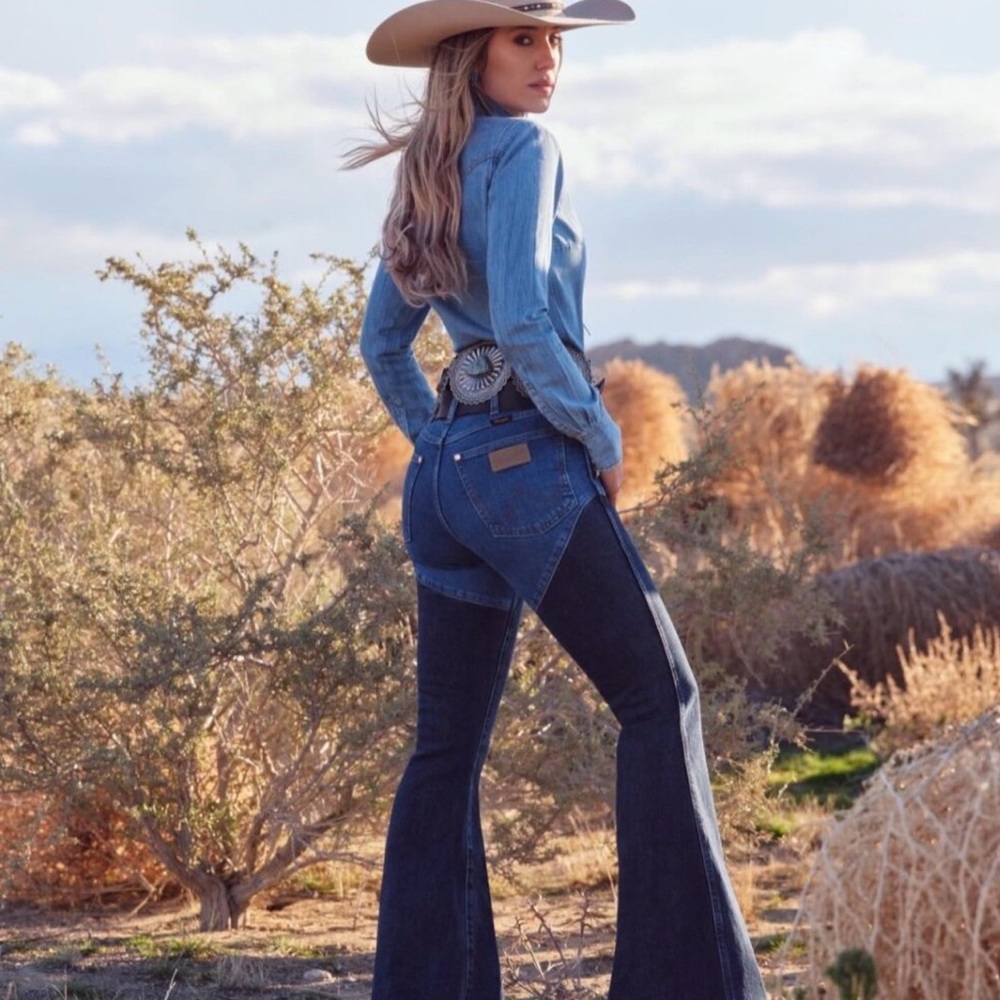 Lainey Wilson’s Wrangler Women's Two-Tone Blue Flare Jeans